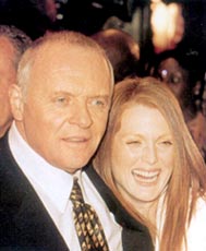 Anthony Hopkins a Julianne Mooreov