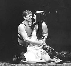 V pekladu Martina Hilskho bylo Shakespearovo drama Antonius a Kleopatra inscenovno v Nrodnm divadle v Praze. Tituln role zde ztvruj Boris Rsner a Eva Salzmannov