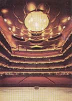 Interir Metropolitn opery v roce 2000