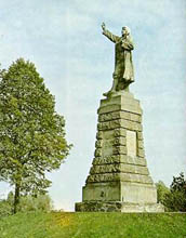 "Jakub Kubata dal hlavu za Blata." (Na snmku pomnk zbudovskho rychte Jakuba Kubaty, odhalen 21. srpna 1904)