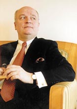 Ivo Math absolvoval AMU, kde tak adu let pedn. V s. televizi pracoval od roku 1976 jako vedouc vrobnho tbu, v roce 1990 se stal fredaktorem centra umleckch poad. V letech 1992-98 byl generlnm editelem esk televize. Psobil i jako viceprezident Evropsk televizn a rozhlasov unie. V roce 1998 odeel do Kancele prezidenta republiky nejprve jako zstupce vedoucho, od roku 1999 byl jmenovn kanclem