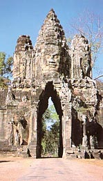 V Bayon s usmvajcm se bohem z architektonickho komplexu Angkor Wat