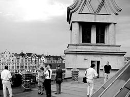 Na fotografii z naten poadu Vlety s Vltavou je zachycen pohled ze stechy kostela eskoslovensk crkve evangelick. V pozad jsou secesn domy v Hlkov ulici