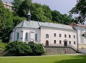 Jan Amos Komensk byl v letech 1620-1621 sprvcem bratrskho sboru ve Fulneku. Dnen podoba budovy je vsledkem rozshl rekonstrukce z 50. let minulho stolet