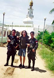 Na ostrov Basilan chrnili Roberta Mikole ped teroristy skupiny Ab Sayafa pslunci filipnskch ozbrojench sil