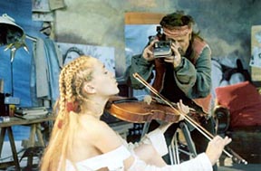 Lucie Vondrkov a Franco Nero v jedn ze scn novho Jakubiskova filmu