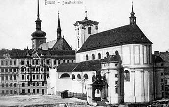 Jezuitsk kostel v Brn na zatku 20. stolet. Na pozemku vlevo od nj stoj dnes budova eskho rozhlasu Brno. Ve zdejm jezuitskm semini Kamel vystudoval