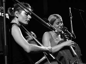 Andrea Konstankiewicz-Nazir a Dorota Barov aneb violoncellov duo Tara Fuki