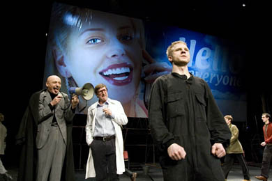 Martin Stropnick (Hejtman), Vclav Vydra (Doktor) a Pavel Batk (Vojcek) v  inscenaci, kter je udlost leton divadeln sezony