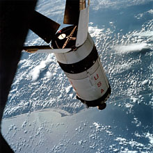 Let Apolla 7 byl natolik spn, e zcela zmnil pln pro nsledujc misi
