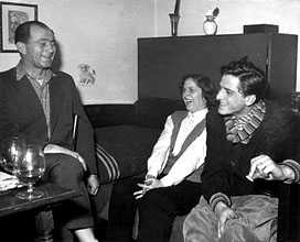 Bohumil Hrabal, jeho ena Pipsi a Stanislav Vvra v libeskm dom Na Hrzi slo 24 v roce 1957