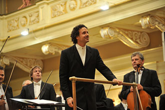 Aleksandar Markovi, dirigent srbskho pvodu, stoj od minul sezony v ele Filharmonie Brno