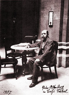 Peter Altenberg v Caf Central v roce 1907