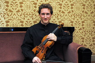 Jeho housle jsou pojitn na tyi miliony dolar... tyiadvacetilet Josef paek se od pt sezony stane koncertnm mistrem esk filharmonie.
