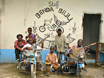 Staff Benda Bilili z Konga  trochu jin kapela
