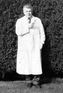 Bohuslav Brouk aneb lovk pestrojen za chemika (Melbourne, asi 1955)