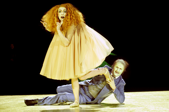 Ibsenovu Noru inscenace Theater Oberhausen petavila v groteskn hororovou komedii
