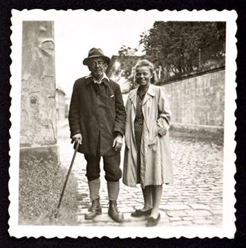 Zdenk Matj Kudj s kamardkou Annou Soukupovou v roce 1947