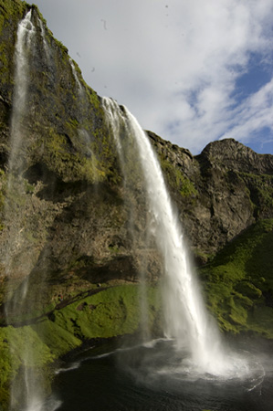 Jeden z nekonenho mnostv islandskch vodopd