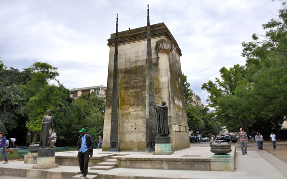 Theimerv pask monument Lidsk prva byl odhalen ke dvoustmu vro Velk francouzsk revoluce