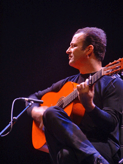 Gerardo Nez u ve trncti doprovzel legendy flamenkovho nru