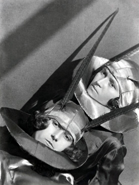 Jaromr Funke, Po karnevalu (1926, fotografie na pape 290 x 230 mm)
