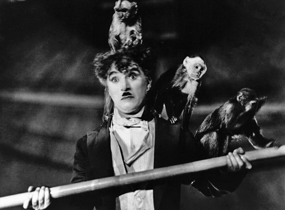 Roku 1927 vznikla mn cenn a tak mn znm Chaplinova veselohra Cirkus, kterou pesto nezbv ne jet dnes obdivovat, natolik invenn je natoena