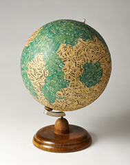 Ji Kol: Globus s notovmi osnovami, 60. lta (kolovan objekt, 28 x 21 cm)
