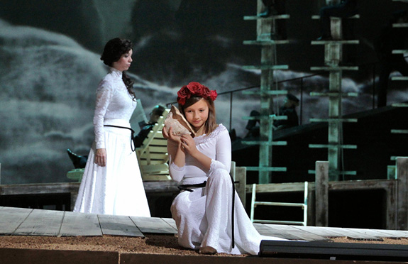 Marie Kobielska (Helga) a Albta Polkov (Margit) ve Fibichov posledn opee, jejho uveden se sm nedoil