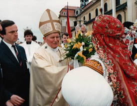 Mu, na kterho se ekalo tisc let. Jan Pavel II. navtvil poprv eskoslovensko na jae roku 1990.